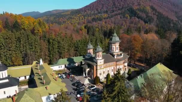 Drohnenaufnahme Des Sinaia Klosters Rumänien Kloster Den Karpaten Mit Innenhof — Stockvideo