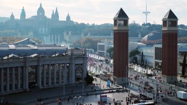 Spanish Square Venetian Towers Dia Nublado Autocarros Carros Primeiro Plano — Vídeo de Stock