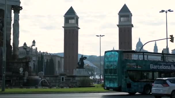 Barcelona Spain November 2021 Іспанська Сквер Венеціанські Вежі Похмурий День — стокове відео