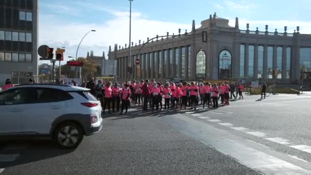 Barcelona Ισπανια Νοεμβριοσ 2021 Μαραθώνιος Άνθρωποι Στην Ισπανική Πλατεία Placa — Αρχείο Βίντεο