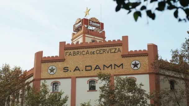 Barcelona España Noviembre 2021 Damm Cervecería Principal Española Sede Ciudad — Vídeo de stock