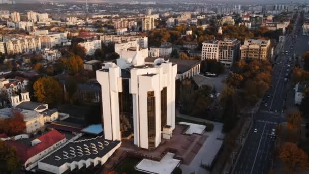 Sonbahar Sezonunda Chisinau Şehrinde Hava Aracı Görüntüsü Başkanlık Binası Moldova — Stok video
