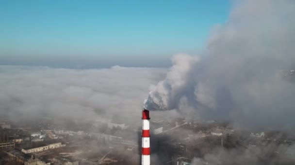 Luchtdrone Zicht Industriële Rook Afkomstig Van Pijp Fabrieksbuis Idee Van — Stockvideo