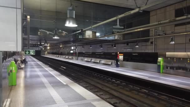 Barcelona Ισπανια Νοεμβρίου 2021 Εσωτερικός Σταθμός Μετρό Europa Fira Στη — Αρχείο Βίντεο