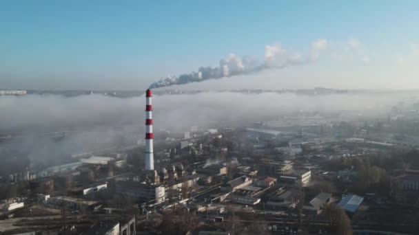Dron Powietrzny Widok Przemysłowego Dymu Dochodzącego Rury Fabrycznej Pomysł Zanieczyszczenia — Wideo stockowe