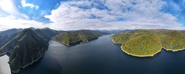 Romanya Daki Hava Aracı Doğaya Panoramik Açıdan Bakıyor Vidraru Gölü — Stok fotoğraf
