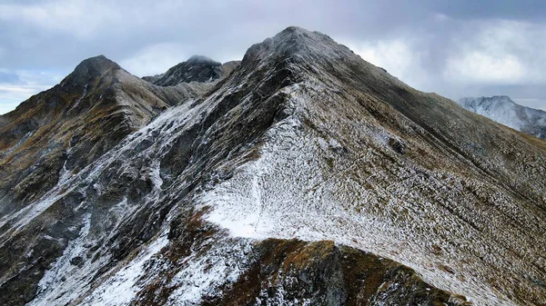 Letecký Pohled Přírodu Rumunsku Transfagarasanská Stezka Karpatech Skalnaté Svahy Pokryté — Stock fotografie