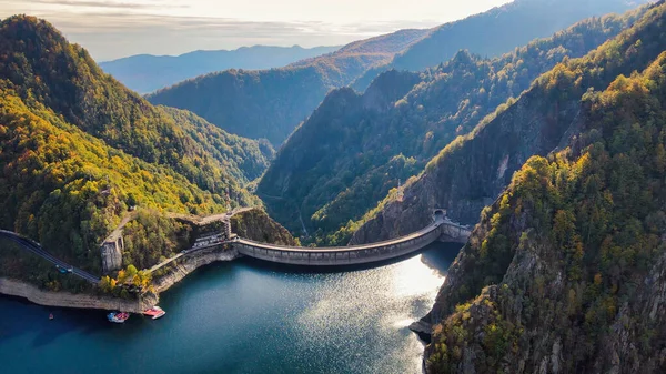 Luchtdrone Uitzicht Natuur Roemenië Vallei Karpaten Met Vidraru Dam Meer — Stockfoto