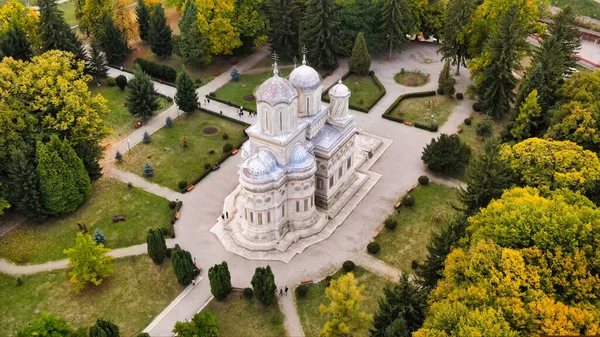 Aerial Drone View Cathedral Curtea Arges Romania Square Greenery People — Stock Photo, Image