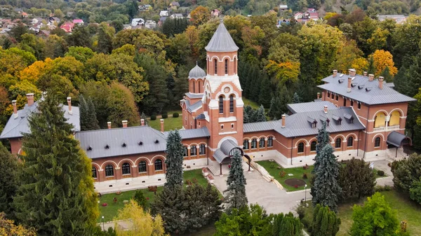 Widok Lotu Ptaka Kościół Episkopalny Curtea Arges Rumunia Plac Zielenią — Zdjęcie stockowe