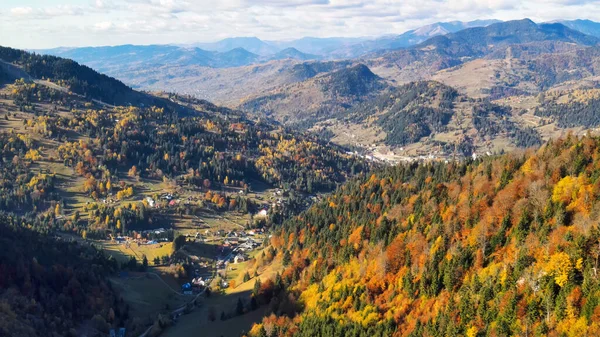 Vue Aérienne Par Drone Nature Roumanie Montagnes Des Carpates Village — Photo