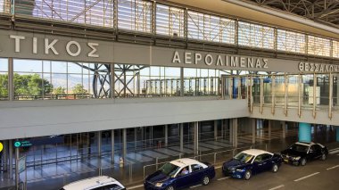 Yunanistan 'ın Selanik kentindeki havaalanı manzarası. Giriş ve park