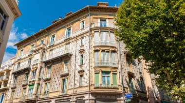 Menton, Fransa 'da klasik tarzda yapılmış konut binası