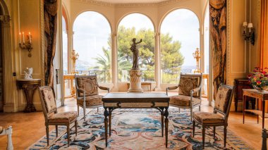 Menton, Fransa 'da geleneksel bir villanın klasik iç mimarisi.