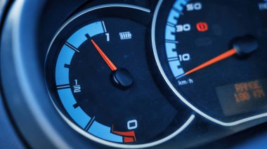 Bilgi içeren elektro araba gösterge paneli