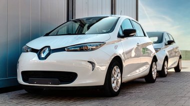 CHISINAU, MOLDOVA - 3 Kasım 2021 Elektrikli Renault ZOE