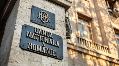 IASI, ROMANIA - 2021 ARALIK: İasi 'deki Romanya Merkez Bankası' nın görüntüsü. Girişe yakın imzala.
