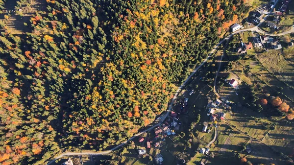 Veduta Aerea Drone Della Natura Romania Montagne Carpatiche Villaggio Una — Foto Stock