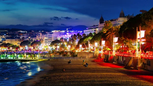 Cannes France Septembre 2021 Plage Avec Personnes Nuit Littoral Veilleuses — Photo