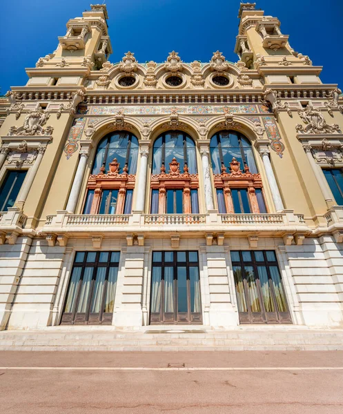 Széles Kilátás Nyílik Operára Monte Carlóban Monacóban Homlokzat Kék Háttérben — Stock Fotó