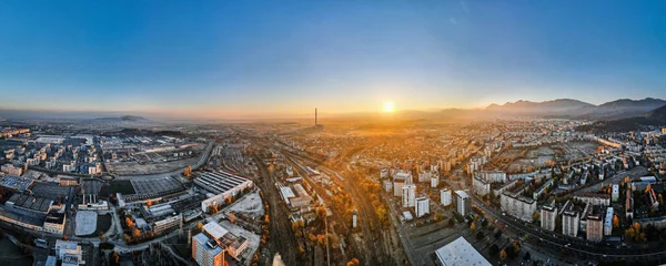 Romanya Nın Güneş Doğarken Brasov Panoramik Hava Aracı Görüntüsü Arabalı — Stok fotoğraf