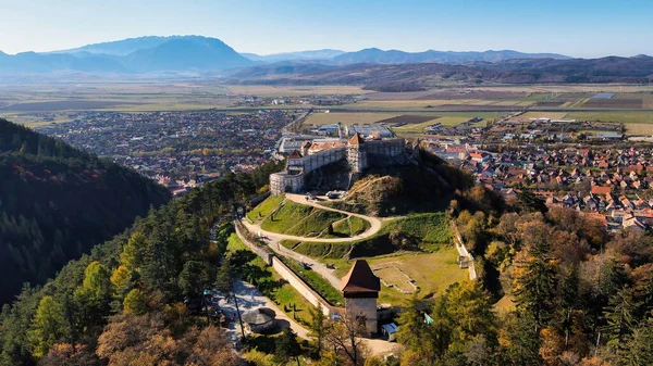 Vista Aérea Fortaleza Rasnov Rumania Fortaleza Medieval Cima Colina Pueblo — Foto de Stock