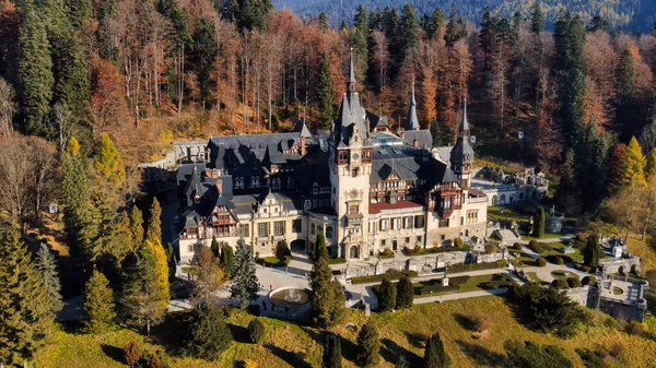 Aerial Drone View Peles Castle Romania Castle Gardens Carpathians Forest — Stock Photo, Image