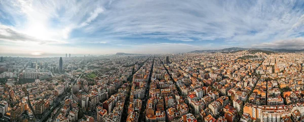 Flygdrönare Panoramautsikt Över Barcelona Spanien Block Med Flera Bostadshus Sagrada — Stockfoto