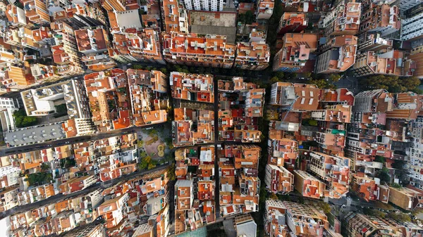 Verticaal Uitzicht Drone Vanuit Lucht Barcelona Spanje Meerdere Woningen Groen — Stockfoto