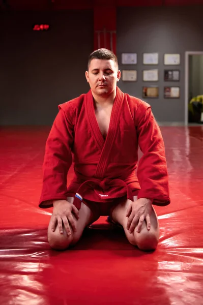 Martial Arts Fighter Red Kimono Sitting Mat — Stock Photo, Image