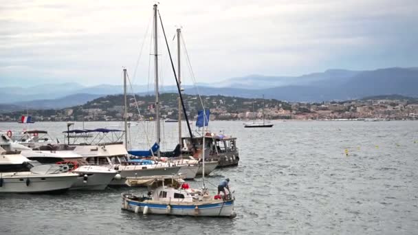 Fransa Nın Sainte Marguerite Adasının Deniz Limanından Cannes Manzarası Bağlı — Stok video