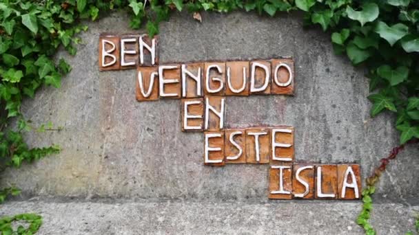 Άποψη Του Μια Πινακίδα Χαιρετισμού Έναν Τοίχο Στο Νησί Της — Αρχείο Βίντεο