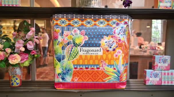 Grasse Frankrijk September 2021 Parfumerie Fragonard Interieur Producten Koop Wandelaars — Stockvideo