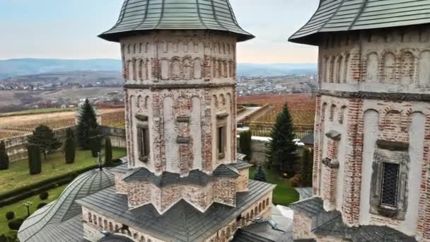 Zicht Vanuit Lucht Het Klooster Cetatuia Iasi Roemenië Hoofdkerk Binnenhof — Stockvideo