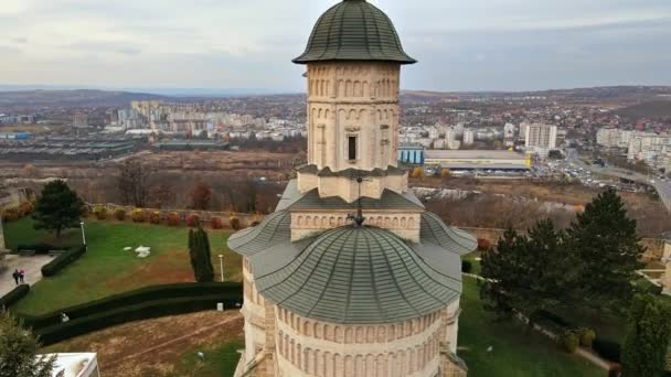 Vista Aérea Del Monasterio Cetatuia Iasi Rumania Iglesia Principal Patio — Vídeos de Stock