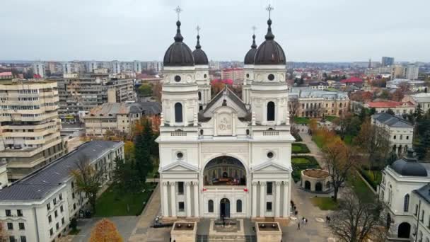 Flydronebilde Metropolitan Cathedral Iasi Romania Bygninger Rundt Den – stockvideo