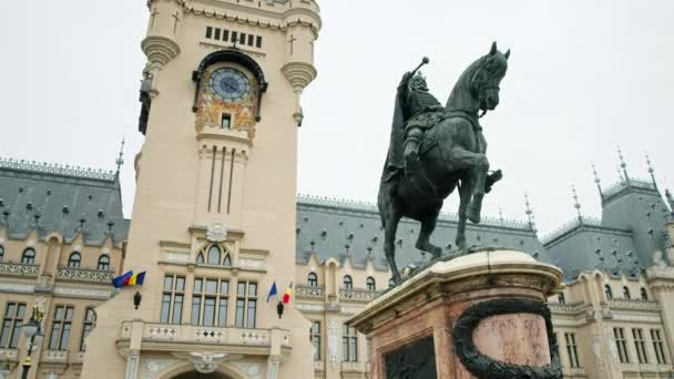 Вид Палац Культури Центрі Ясі Румунія Площа Статуєю Стефана Великого — стокове відео
