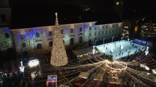 Flygdrönare Utsikt Över Big Square Sibiu Natten Rumänien Gamla Stadskärnan — Stockvideo