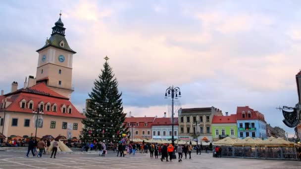 Brasov Rumänien December 2021 Utsikt Över Rådstorget Gamla Stadskärnan Dekorerad — Stockvideo