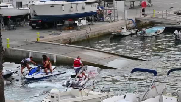 Menton Frankreich September 2021 Blick Auf Menschen Auf Jetskis Seehafen — Stockvideo