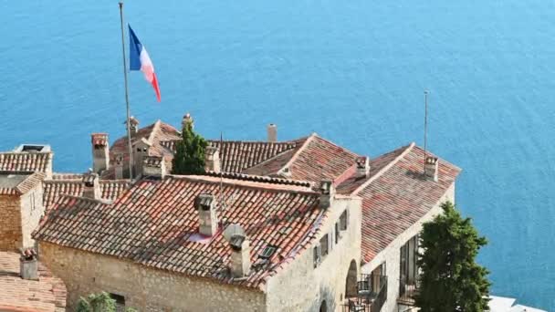 Городской Пейзаж Ментона Франция Крыши Традиционных Жилых Домов Национальным Флагом — стоковое видео