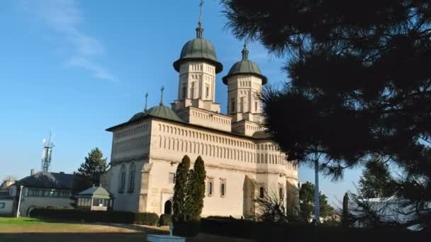 Uitzicht Het Klooster Cetatuia Iasi Roemenië Hoofdkerk Binnenhof Met Groen — Stockvideo