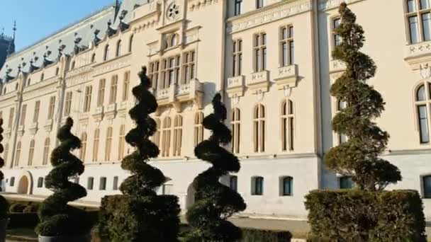 ルーマニアのヤシにある文化宮殿の眺め 正面の正方形 — ストック動画