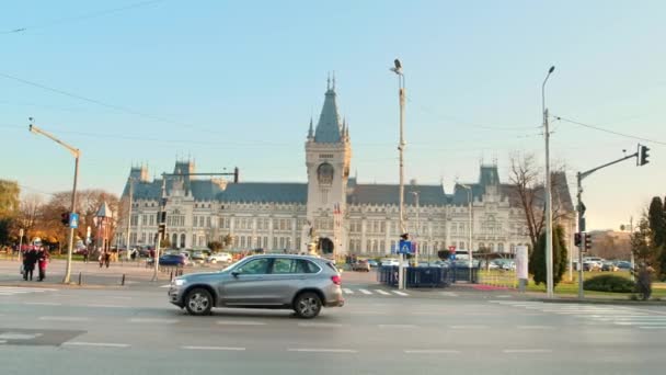 Iasi Romania 2021年12月 市街地の街並み 車で道路 文化の宮殿 — ストック動画