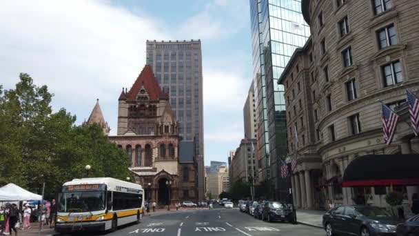 Boston Usa September 2019 Stadsbild Trinity Church Väg Med Bilar — Stockvideo