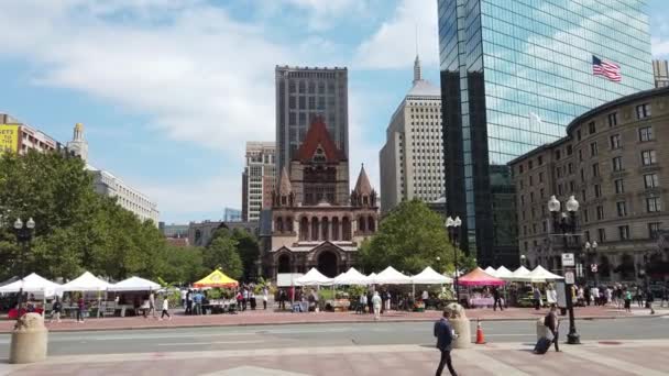 Boston Usa September 2019 Stadsbild Treenighetskyrka Mataffär Moderna Byggnader Promenader — Stockvideo