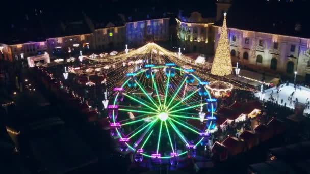 Flygdrönare Utsikt Över Big Square Sibiu Natten Rumänien Gamla Stadskärnan — Stockvideo
