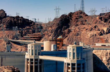 Hoover Barajı, Nevada, ABD 'deki kızıl kayalıklar.