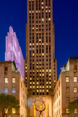 Geceleri New York şehir merkezi manzarası, ABD. Gökdelenler, gece lambaları
