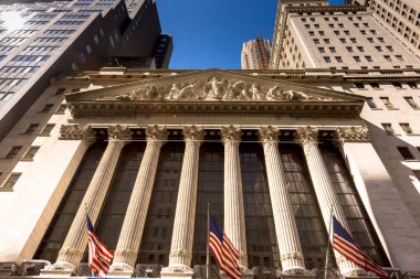 New York şehir merkezi, ABD. Eşit New York Borsa Binası 'nın ön cephesi. Eski klasik tarzda yapılmış.